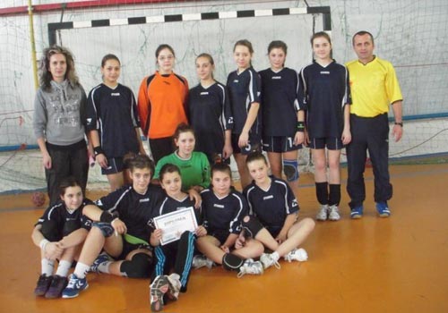 Handbal fete - gimnazii (c) eMM.ro
